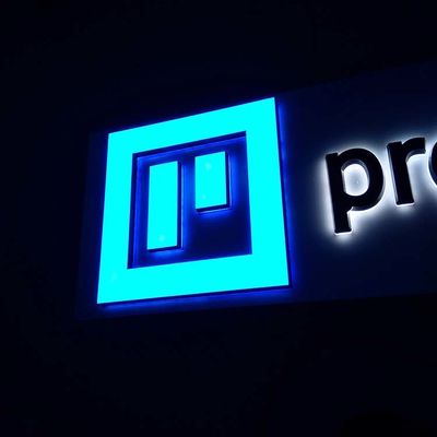 Shopfront Półprzezroczyste akrylowe podświetlane litery Znaki 40cm dla firm