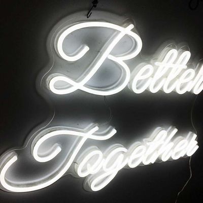 Neon LED w kolorze białym lepiej razem 12VDC