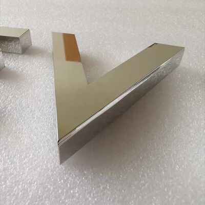 Litera alfabetu Oznakowanie sklepowe Srebrne lustro Grubość 2 cm Wyprodukowane metalowe litery