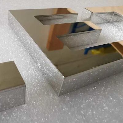 Litera alfabetu Oznakowanie sklepowe Srebrne lustro Grubość 2 cm Wyprodukowane metalowe litery