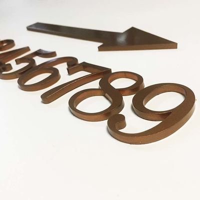 Płaski wycięty akrylowy znak literowy Solidne akrylowe znaki numeryczne CE ROHS