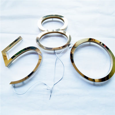 Znak numeru domu ze złotym pędzlem o wysokiej jasności Laserowo wycinany CE RoHS