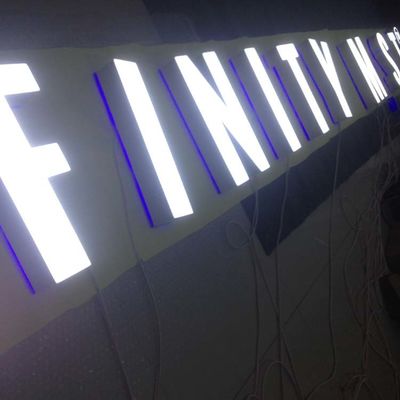 Uchwyt ścienny 3-5mm akrylowy znak sklepowy Przednie podświetlane litery kanałów do sklepów