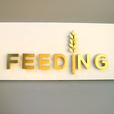 Podświetlane litery ze złotej szczotki ze stali nierdzewnej