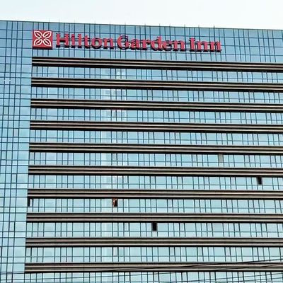 3-5mm akrylowy znak budowlany Drukowane w technologii UV litery ze stali nierdzewnej