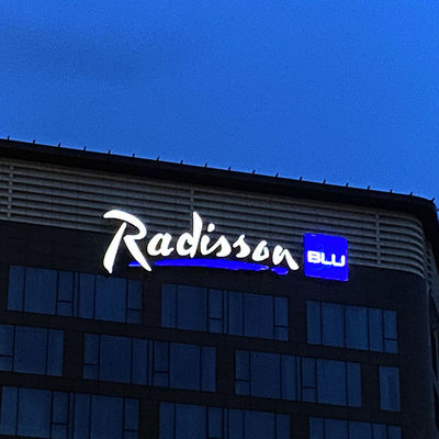 Atrakcyjny trwały znak listowy 3d Kanał ledowy Akrylowa tablica restauracyjna 3mm