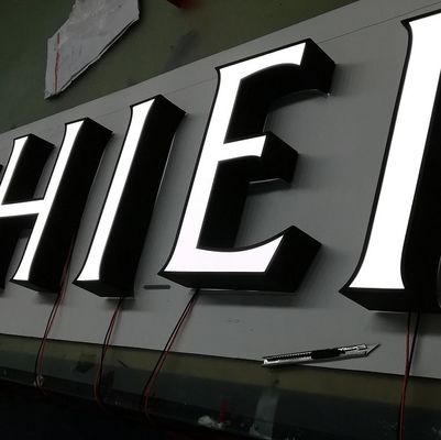 Wodoodporny znak alfabetu 3D Metal podświetlany 60 Hz