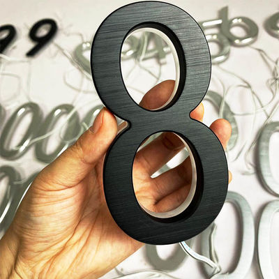 Reklama 3D Akrylowy podświetlany znak listowy Czarny malowany o grubości 12 cm