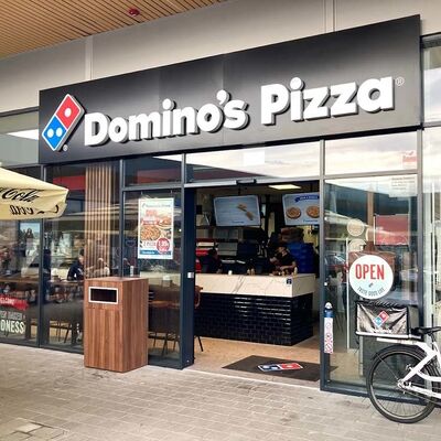 Litery kanałowe LED o żywotności 50000 godzin z zasilaczem Meanwell, oferujące oświetlenie i długoterminową wydajność oznakowania biznesowego