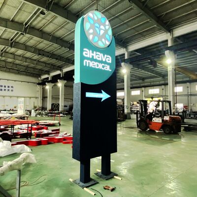 Produkty niestandardowych tablic budowlanych zaprojektowane tak, aby łączyć trwałość, estetykę i funkcjonalność dla skutecznego oznakowania zewnętrznego