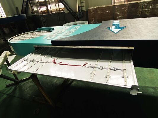 Produkty niestandardowych tablic budowlanych zaprojektowane tak, aby łączyć trwałość, estetykę i funkcjonalność dla skutecznego oznakowania zewnętrznego