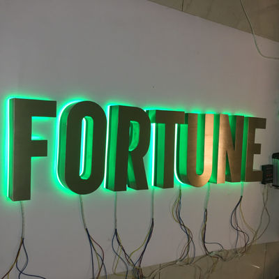 Budowanie znaku litery kanału RGB Podświetlony ze stali nierdzewnej