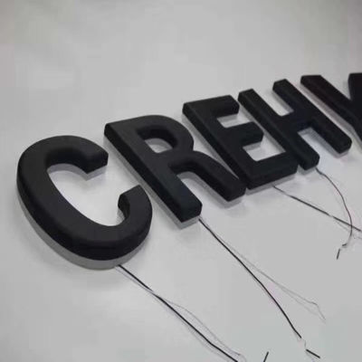 Białe oświetlenie Metalowe oznakowanie sklepowe Znak z literą kanału Podświetlany CE ROHS