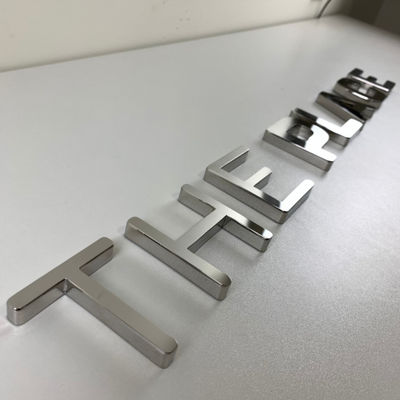 Dostosowane srebrne lustro z witryny sklepowej 3D z podświetlanym napisem FrontLit