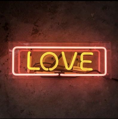 Wedding Love Niestandardowa tablica neonowa do sypialni OEM ODM