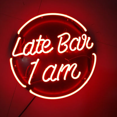 Bar reklamowy Niestandardowa kaseta świetlna z neonem z uchwytem ściennym do tablicy