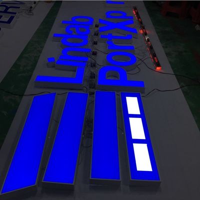 Kup logo witryny sklepowej Znak litery kanału Niestandardowe kolory PMS