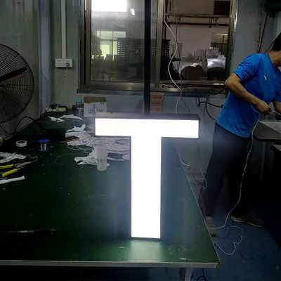 Akrylowy uchwyt sufitowy 3D Metalowe tabliczki z czarną farbą na ścianę